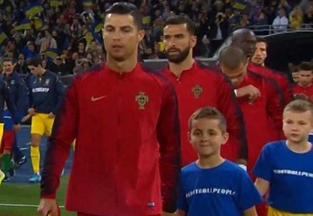 Син загиблого воїна АТО вивів Роналду на матч Україна – Португалія