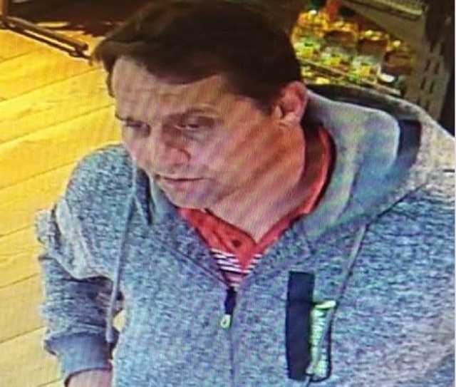 На заправке ограбили известного радиоведущего: подозреваемого зафиксировала камера видеонаблюдения