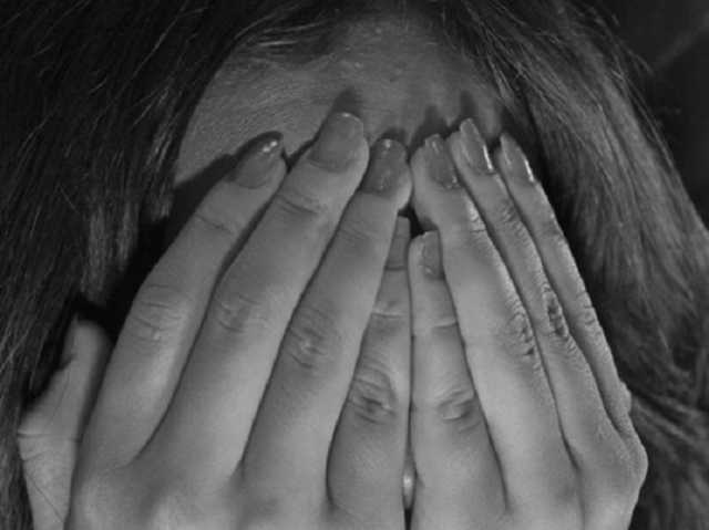 Знакомство в соцсети закончилось "групповухой": в Одессе 10 мужчин изнасиловали двух подростков