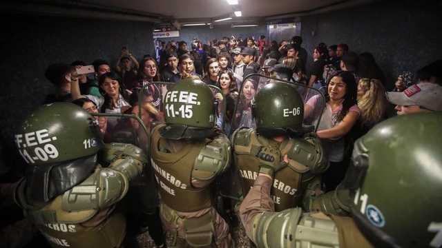 В Чили начались массовые беспорядки из-за подорожания метро