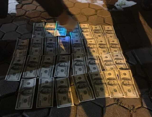 Двое полицейских задержаны в Одессе на взятке 5 тыс. долл., - ГБР