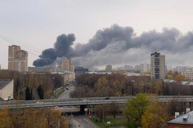 Тушат вертолеты: в Москве вспыхнул масштабный пожар