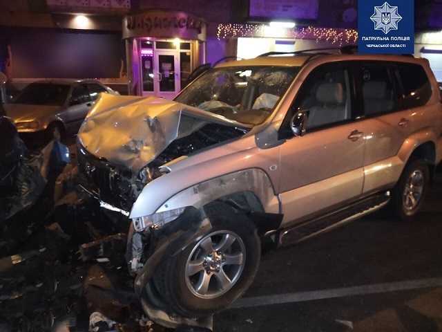 Пьяный водитель в Черкассах устроил аварию с множеством пострадавших