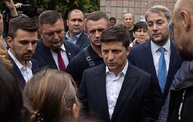 Михаил Подоляк: “Ни у кого нет ощущения, что в стране есть реальная власть”