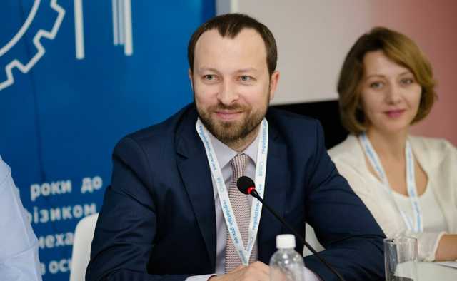 Регіонали та ще вісімдесят компаній були “офшорними клієнтами” в.о. голови ДФС України