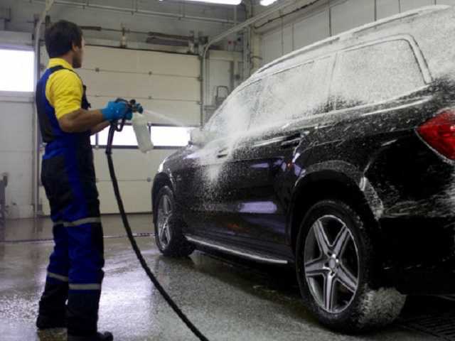 В Киеве пьяный автомойщик угнал авто