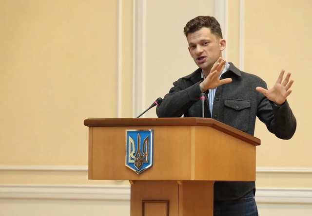 Дубилет объяснил, как будут защищать документы после отмены их печати