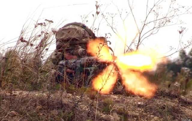 На Донбассе за день 13 обстрелов, ранен боец ВСУ