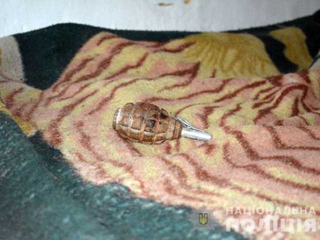 На Донеччине сосед угрожал женщине гранатой