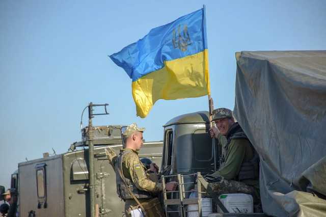 Провал: Бутусов напомнил, как Порошенко несколько раз отводил силы и разгонял добровольцев