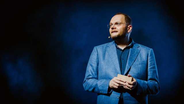 Министр культуры назвал смелыми артистов, которые ездят на гастроли в Крым