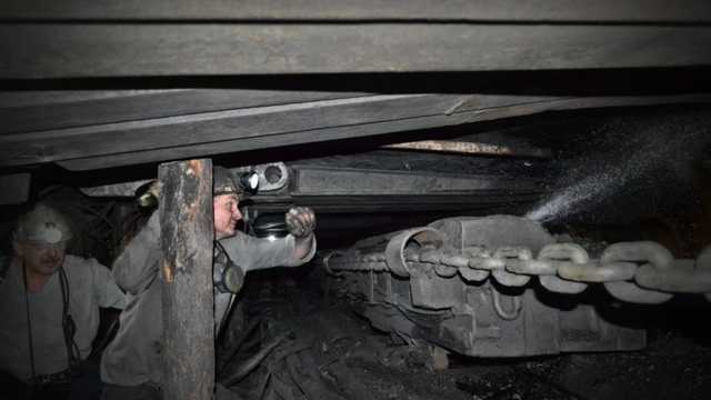 Забастовка дала результат: Шахтерам из ОРЛО отдали зарплату за июль и август