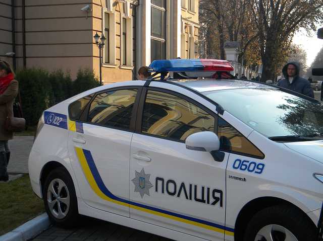 В Сумах студентка упала с восьмого этажа и погибла