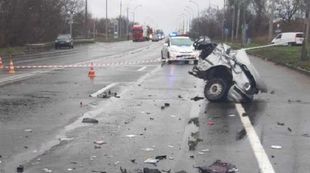 Смертельное ДТП в Киеве: авто разорвало на части