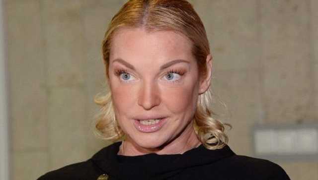 «Алла, ты зачем пиаришь эту рогатку на ногах?»: Пользователи разозлились на Примадонну