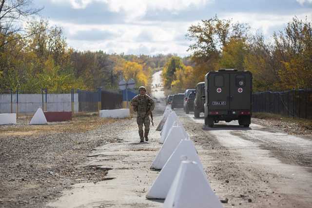 В зону разведения сил на Донбассе прибыл "важный гость" из России