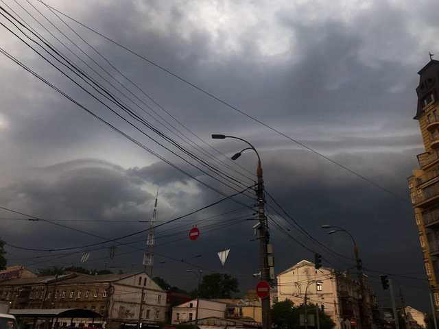 У Києві оголосили «жовтий» рівень небезпеки через сильний вітер