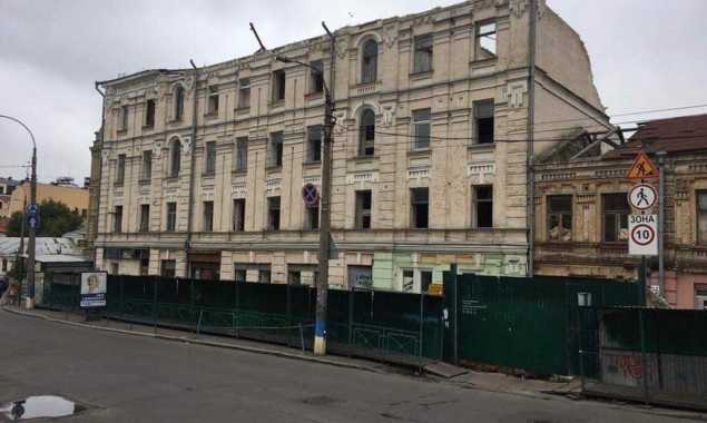 Депутат Киевсовета подозревает главу комиссии в заказном избиении активиста