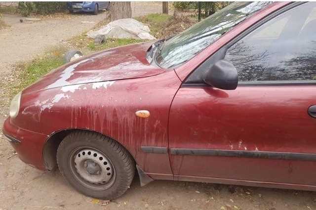 Главе «Правого сектора» в Кривом Роге облили кислотой машину