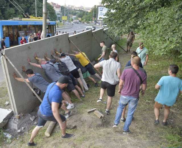 Битва за Протасов Яр: окружение Зеленского крышует Корбана