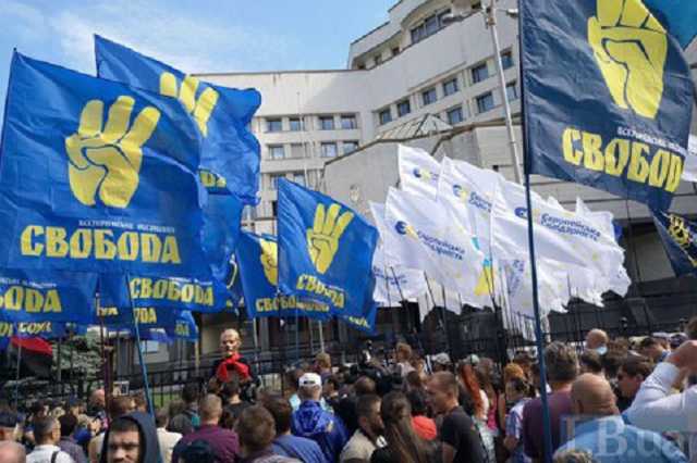 Несколько известных членов "Свободы" решили выйти из партии