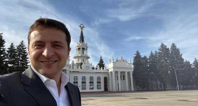 «А почему нет людей?» Владимир Зеленский поделился селфи из Харькова