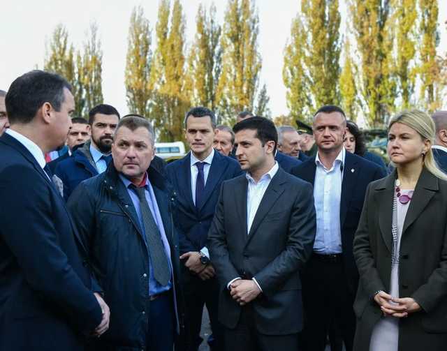 Зеленский вмешался в ситуацию со срывом поставки 45 БТРов для армии