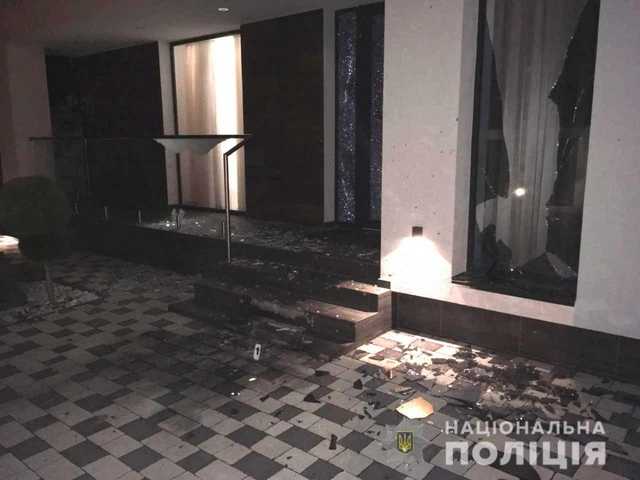 У Рівному на подвір’я експосадовця та депутата кинули гранату