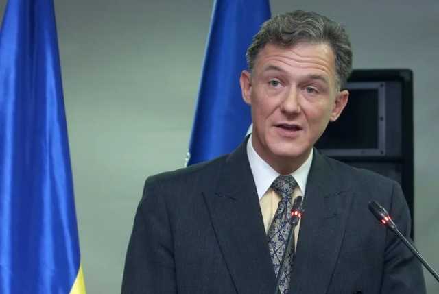 Чиновник Госдепа рассказал об атаках со стороны «порохоботов» и Луценко