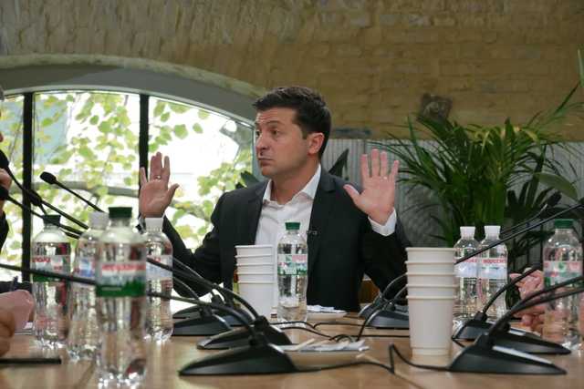 Зеленский поручил Кабмину разработать требования к новостям в СМИ