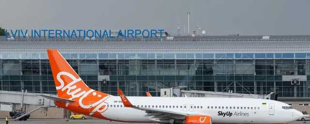    SkyUp  :     Boeing 737-800