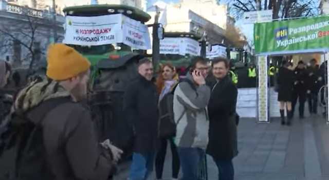 Под стенами Верховной Рады проходит митинг против продажи земли