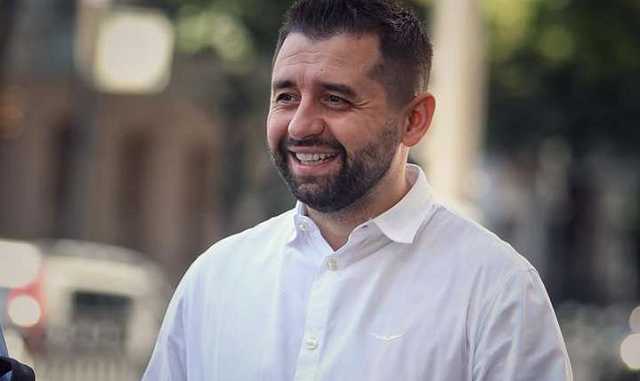 Слуга народа Арахамия владеет состоянием в 20-25 миллионов долларов