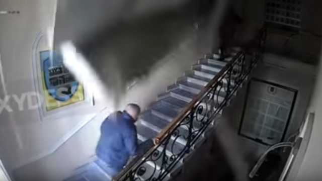 Потолок рухнул за секунды: появилось видео жуткого ЧП в отделении полиции Одессы