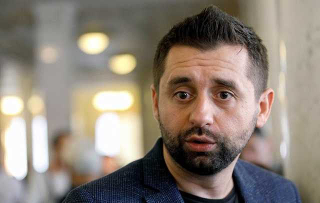 Арахамия: Скороход исключат из фракции, а ее "стрёмным" мужем займутся органы