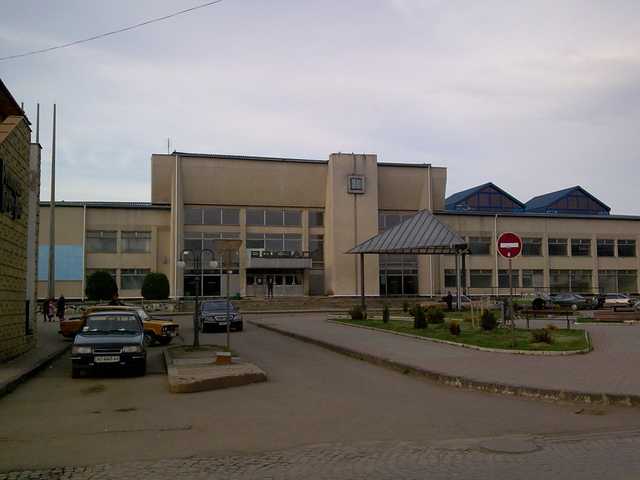 Самый западный город страны превращается в руины из-за бесконечного каравана фур