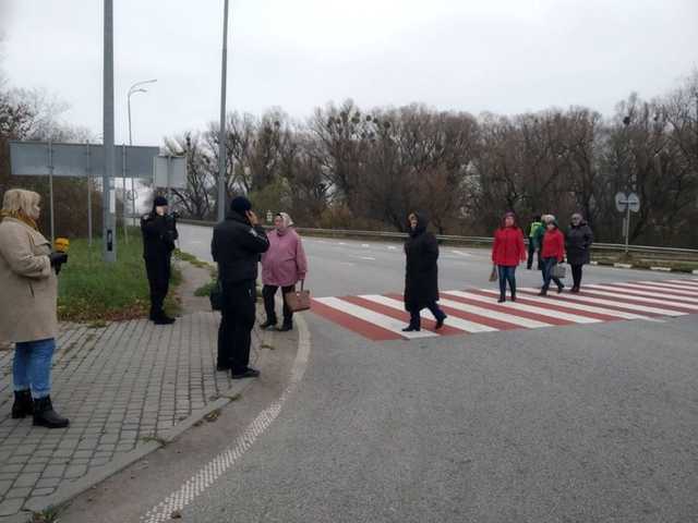 Врачи перекрыли трассу Киев-Чоп: не платят зарплату