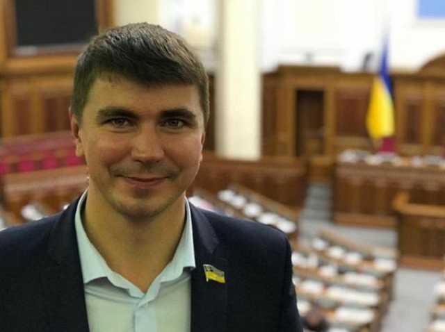 "Сначала кнопкодавов и решал!" "Слуга народа" решила выгнать еще одного нардепа: он отреагировал