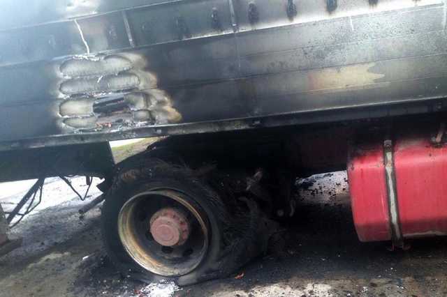 В Днепре на территории предприятия загорелся грузовик