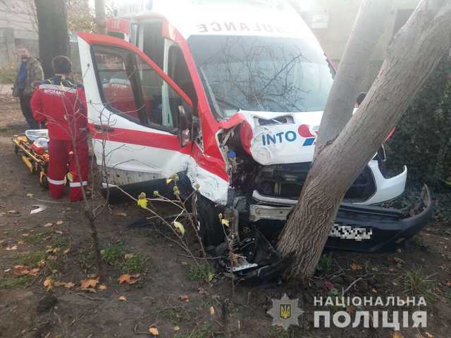 В Одессе автомобиль скорой помощи столкнулся с легковушкой, пострадали четыре человека