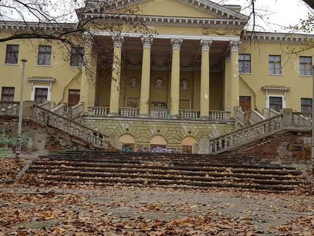 «Денег нет»: в Днепре на глазах разваливается Потемкинский дворец