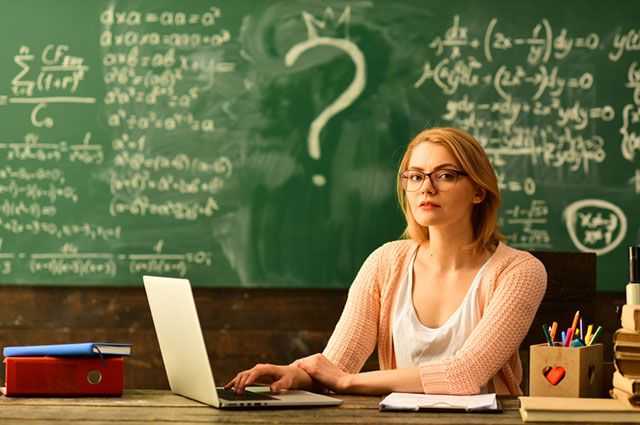 Новосад распорядилась провести сертификацию учителей и пообещала поднять им зарплату