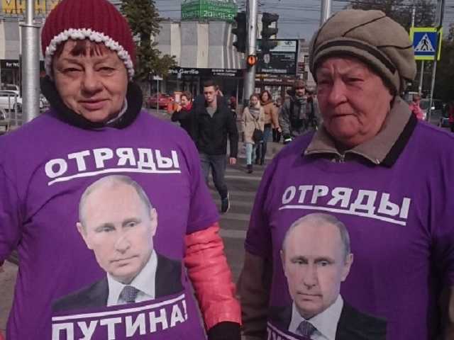 "Слабонервным не смотреть": тоскующие "путинские бабушки" порвали сеть