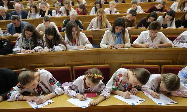 Только два человека написали национальный радиодиктант без ошибки