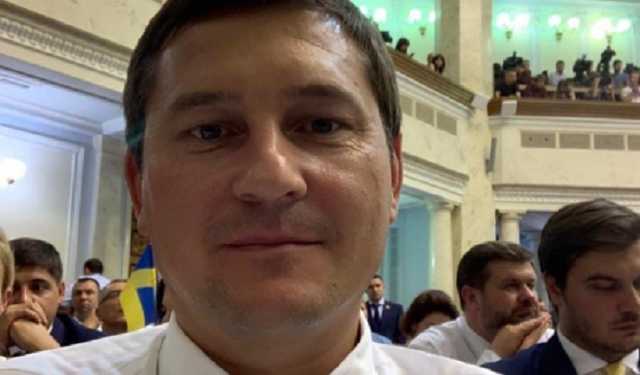 Харьковский «слуга народа» одолжил три миллиона у родной тетки