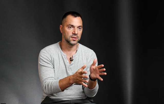 Арестович записал жесткое обращение, выдвинув Зеленскому тяжелое обвинение