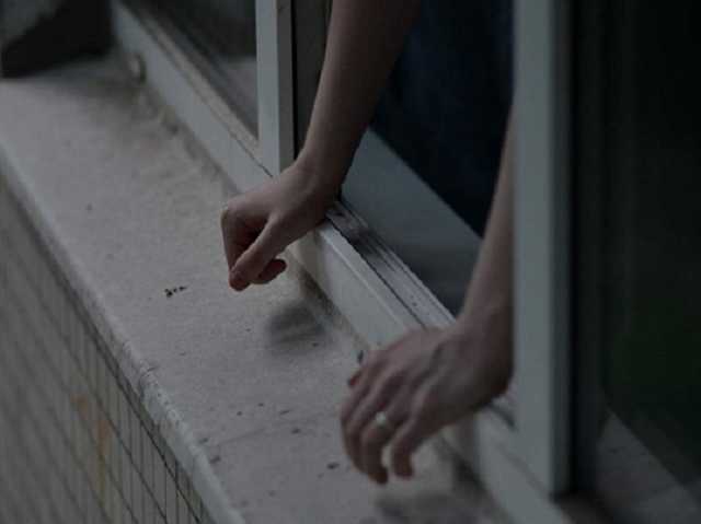 В Херсоне школьные полицейские предотвратили самоубийство 15-летней девочки: момент попал на видео