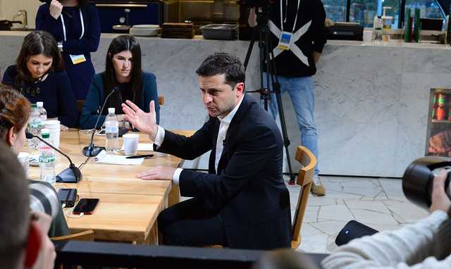 Средство от «усталости»: как Зеленский решил бороться с фейками в медиа