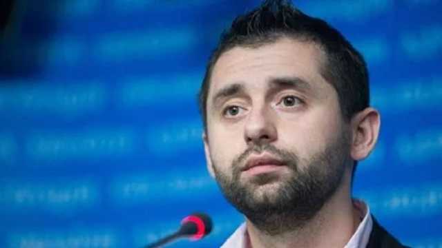 "Мы их тр*хнем, как следует!" Арахамия ответил на скандал с крышей "слуги народа"