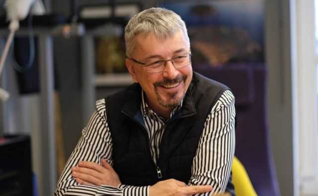 У Зеленского хотят ввести налоги для блогеров и соцсетей